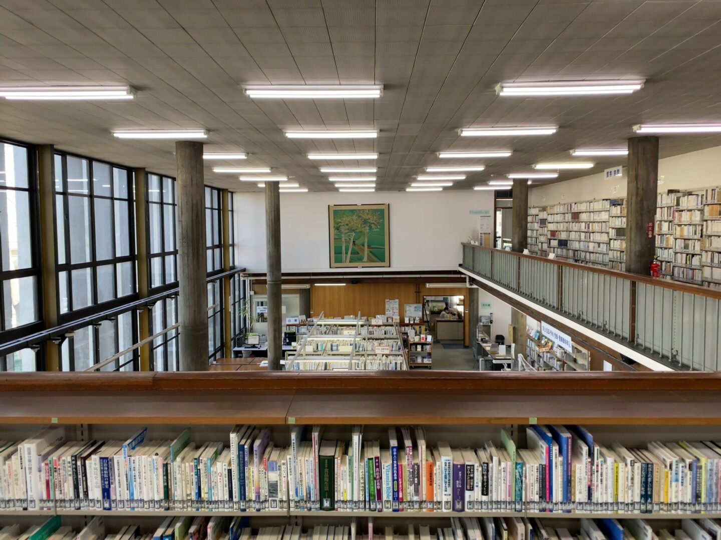 神奈川県立図書館・閲覧室
