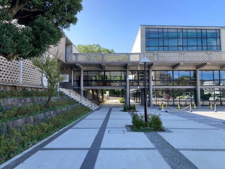 神奈川県立公文書館